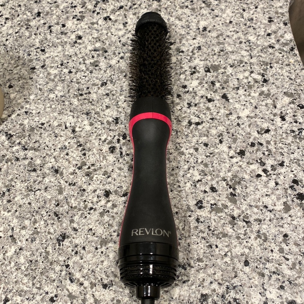 Revlon 1 1/2in root booster round brush